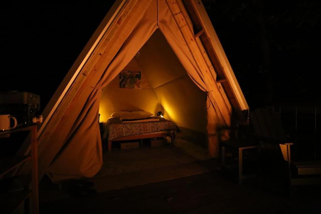 Bohamia - Cozy A-Frame Glamp On 268 Acre Forest Retreat แทลลาดีกา ภายนอก รูปภาพ